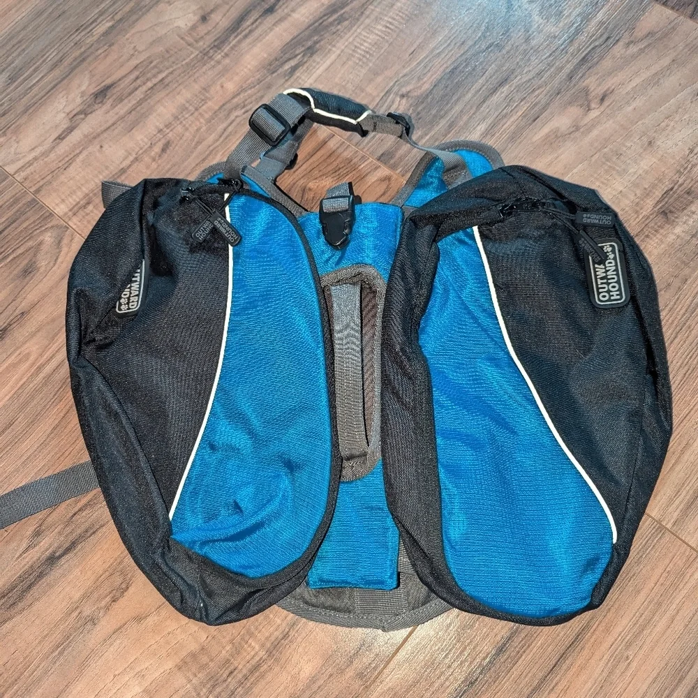 Outward Hound dog harness with Carrie pack. Medium to large dog harness.